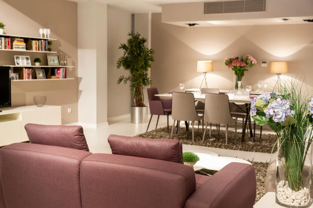 sala de estar com paredes em tons greige